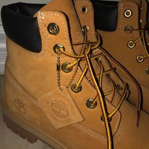New Men’s Timberlands (US 7, UK 6.5, EU 40, CAD 9)